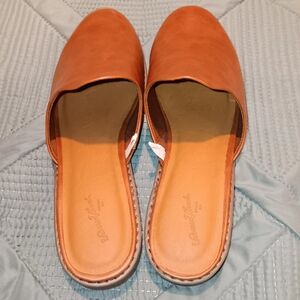 Universal Thread Tan Mules Nwot